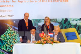 荷兰与胡志明市签署农业合作备忘录。