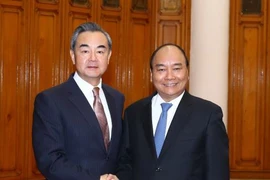 政府总理阮春福会见中国外交部长王毅