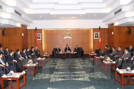 阮富仲总书记会见印尼人民协商会议副议长马英达安（Evert Ernest Mangin Dan）和希达悦（Hidayat Nur Wahdid）。（图片来源：越通社）