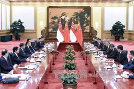 中国国务院总理李克强9月19日同来华进行正式访问的新加坡总理李显龙举行会谈。（图片来源：越通社）