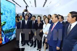 阮春福出席海防市各大经济社会工程竣工仪式