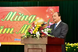 阮春福总理在见面会上发表讲话（图片来源：因特网）