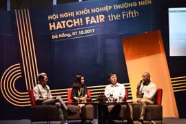 与会代表分享经验。（图片来源：baodanang.vn)