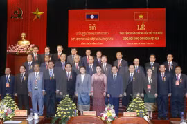 与会代表合影。（图片来源：越通社）