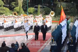 阮富仲举行仪式欢迎老挝人革党中央总书记、国家主席访越