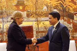 河内市人民委员会主席阮德忠会见爱尔兰驻越南大使卡西•莫兰（图片来源：http://anninhthudo.vn）