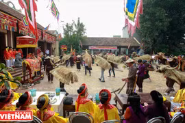 每年农历正月初四，“草牛”庙会在永福省永祥县大同乡祠亭举行。