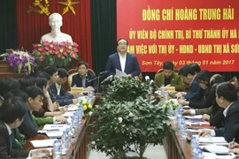 黄忠海同志同山西镇领导人举行工作会议。（图片来源：《人民报》）