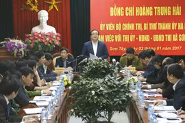 黄忠海同志同山西镇领导人举行工作会议。（图片来源：《人民报》）