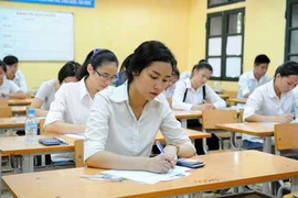 附图：2017年国家高中毕业和入学大学统一考试共有86​万多名考生报名参加。