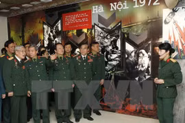  “空中奠边府壮歌”展览会在河内开展