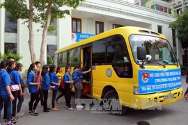 荣市大学生志愿者开始前往乂安省山区各贫困乡村开展志愿服务活动