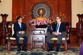 胡志明市市委书记阮善仁与韩国仁川市人民大会主席Jegal Won Young。