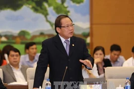 第十四届国会常委会第九次会议上，信息与传媒部部长张明俊回答国会代表关于网络信息安全管理等的质询。