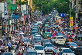 河内市高峰时期重要路段经常出现交通拥堵现象。（图片来源：越通社）​ 