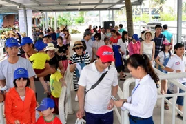 夏季旅游节第一周广宁省接待游客量达近50万人次。（图片来源：越通社）