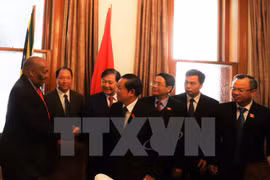 南非国民议会高级代表团与越南国会高级代表团。