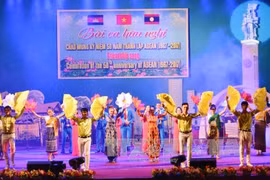 “友谊之歌”的艺术晚会。