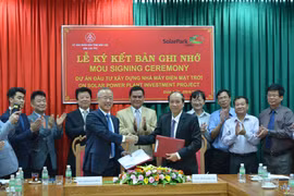 得乐省与外国投资商就光伏发电站建设项目签署合作备忘录。