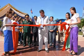 越柬友谊纪念碑修缮工程竣工剪彩仪式（图片来源：越南人民报）