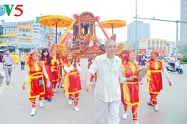 河内市金莲亭举行“高山大王”迎轿仪式（图片来源：越南之声）