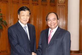 阮春福会见中共中央政治局常委、中央书记处书记刘云山。(图片来源：越通社）