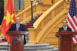 越南国家主席陈大光与美国总统特朗普召开联合新闻发布会