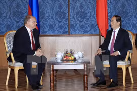 陈大光主席会见俄罗斯联邦共产党中央执行委员会主席久加诺夫。（图片来源:越通社）