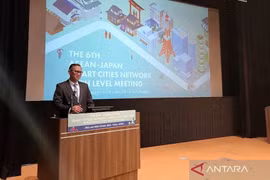印度尼西亚参加东盟智慧城市网络代表阿姆兰发表讲话。图自Antara