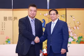 越南政府总理范明政会见昆明国际花卉拍卖交易中心有限公司领导。图自越通社