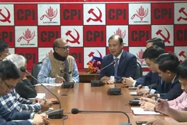 越南《共产杂志》代表团和印度共产党（CPI）代表团举行工作会谈。图自越通社