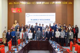 越南友好组织联合会主席潘英山会见耶稣基督后期圣徒教会（摩门教会）志愿者训练中心代表。图自VUFO