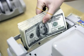 10月14日上午越南各家商业银行的美元价格均下降