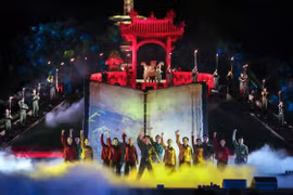 “不朽雄歌”文艺演出。图自Vietnam+
