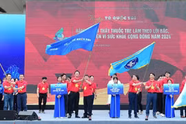 “2024年青年医生遵从胡伯伯教诲，为社区医疗卫生提供志愿服务”行程启动仪式。 ​moh.gov.vn