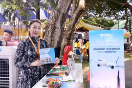 2024 年 4 月 5 日，乌兰巴托 - 胡志明市航线开通仪式的越南风土人情推介展位。图自越通社