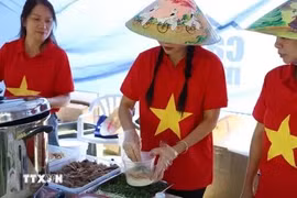 南非越南河粉日 向非洲朋友推广越南美食。图自越通社