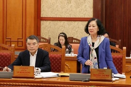 越共中央政治局委员、中央书记处常务书记、中央组织部部长张氏梅在党组干事会交班会上发表讲话。图自noichinh.vn