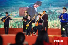 传承与弘扬天曲遗产。图自越通社