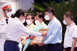 胡志明市对支援该市新冠肺炎疫情防控工作的人员给予表彰