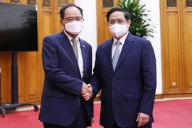 越南政府总理范明政会见韩国驻越南大使朴能运