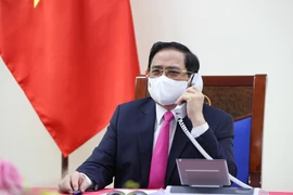 越南政府总理范明政与日本首相菅义伟通电话 