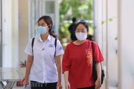 高考迎来第一天 100多万考生报名 1.4万考生因疫情不能赶考