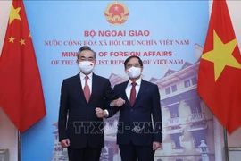 越南外交部长裴青山与中国国务委员、外交部长王毅举行会谈
