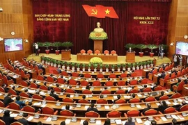 越共十三届四中全会闭幕