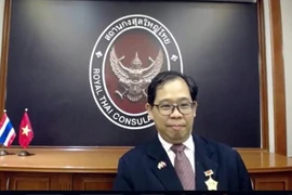 泰国驻胡志明市总领事荣获“致力于各民族和平友谊” 纪念章