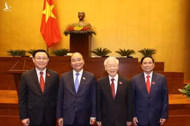 全国人民对新一届领导班子充满信心