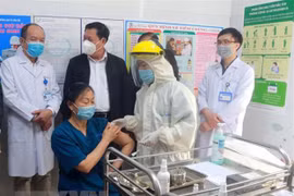 越南全国8个省市已完成首批新冠疫苗接种工作