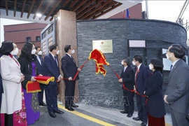 越南国会主席王廷惠出席越南驻韩国大使馆驻地揭牌仪式