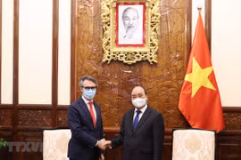 国家主席阮春福会见欧盟驻越南大使乔治·阿里贝蒂